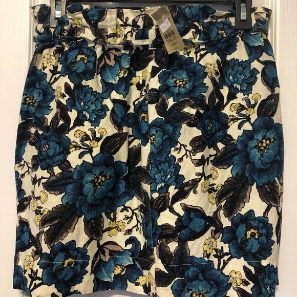 LOFT Petites Floral Skirt - Picture 2 of 3